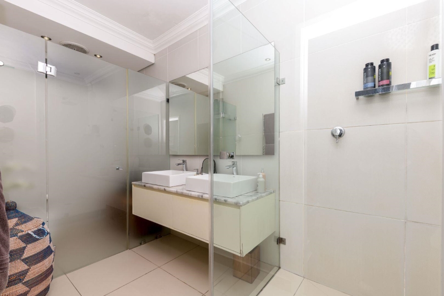 2 Bedroom Property for Sale in Sea Point Western Cape